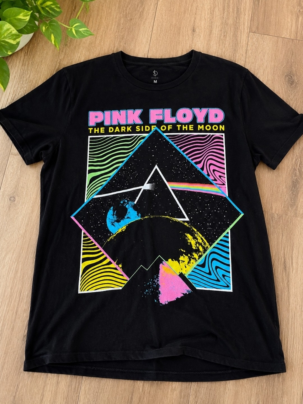 Pink Floyd ~ 'The Dark Side of the Moon' Graphic Tee - Black (Med)